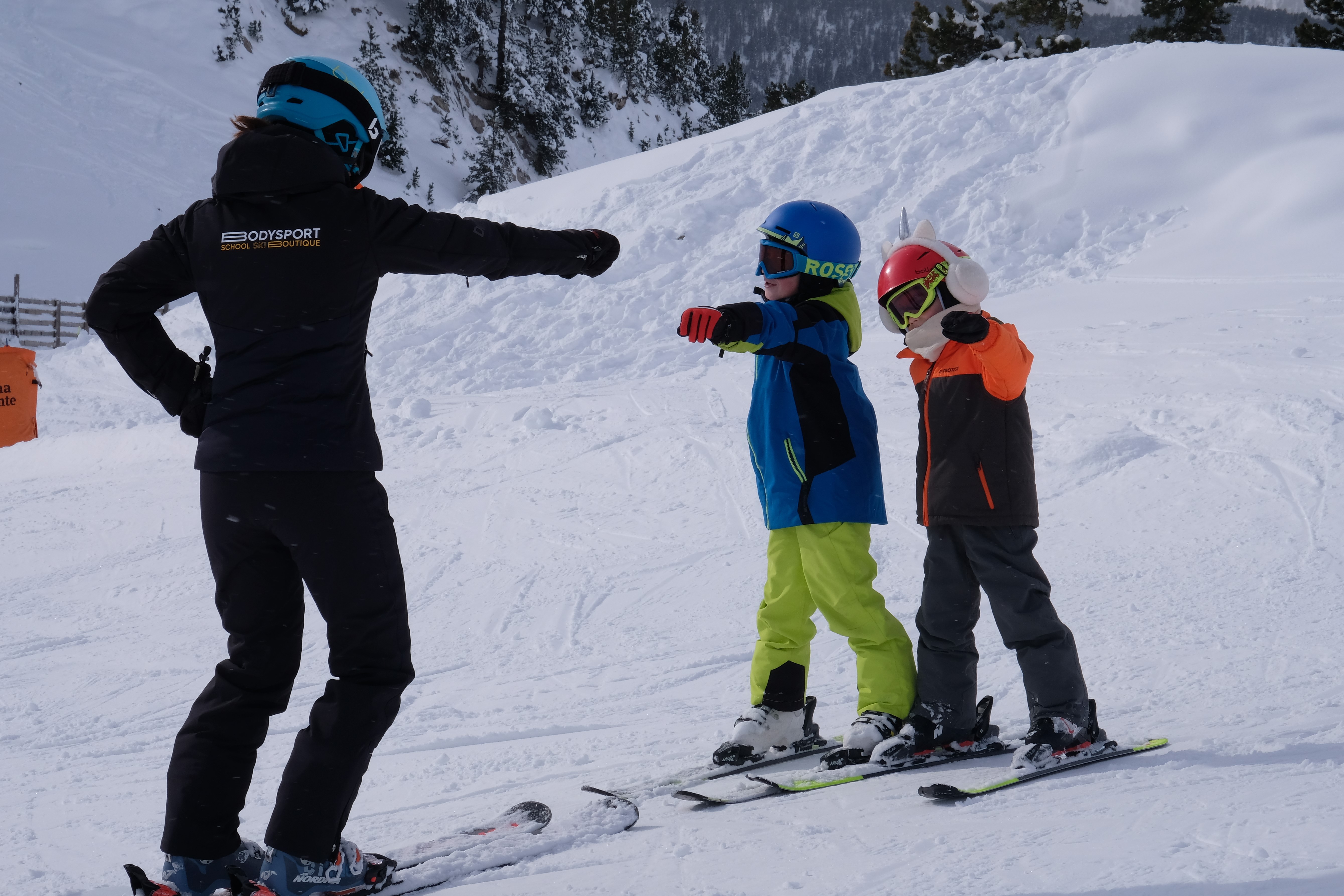 Children ski lessons